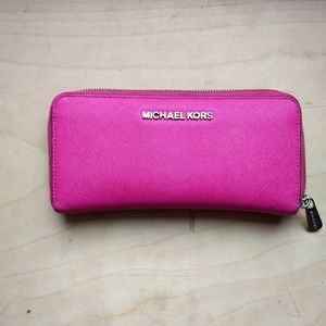 Micheal Kors zip travel wallet